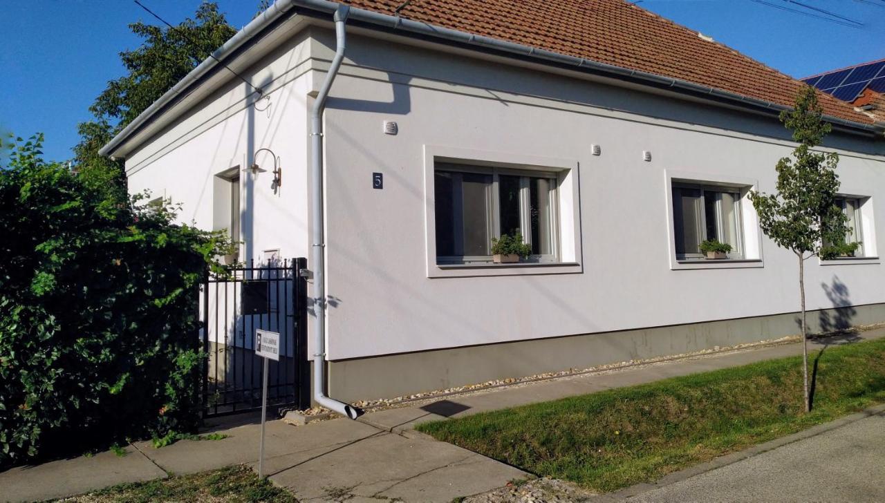 Cozy Airport Apartamento Vecsés Exterior foto